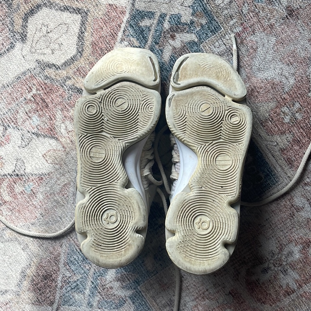 Size 8 - Picture 3 of 3
